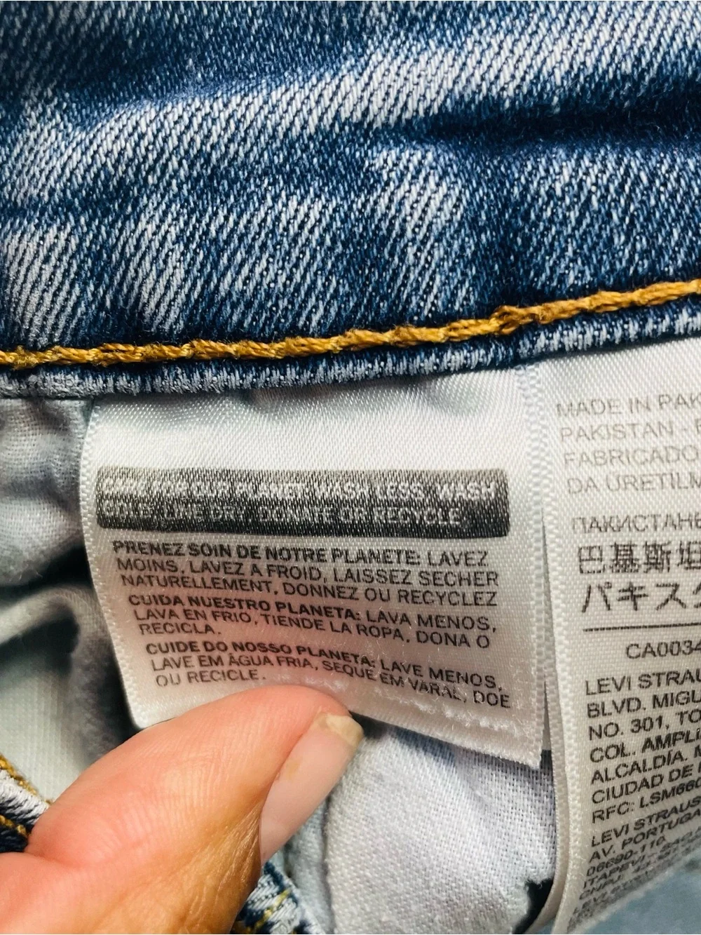 Levis straight leg